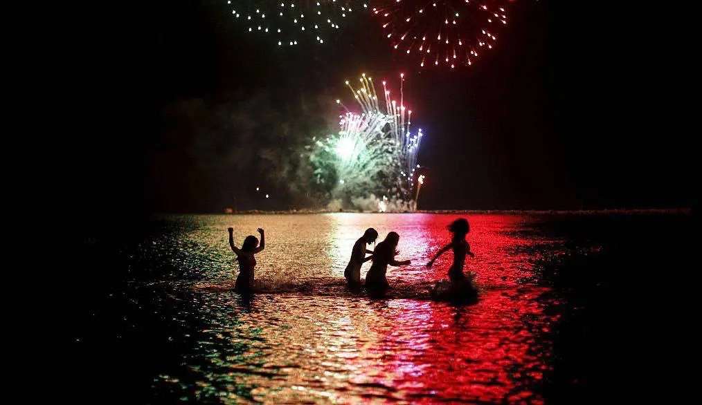 Noche de San Juan — Malvarrosa beach