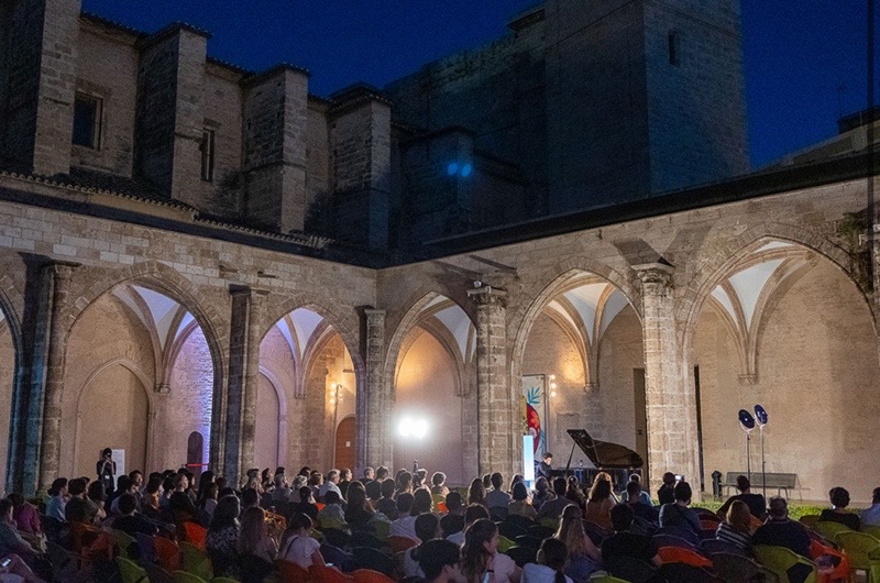 VALENCIA INTERNATIONAL PERFORMANCE ACADEMY & FESTIVAL