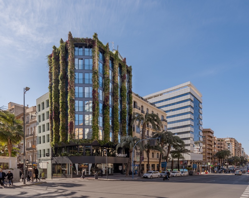 Suiters — Alicante (Alacant), Spain